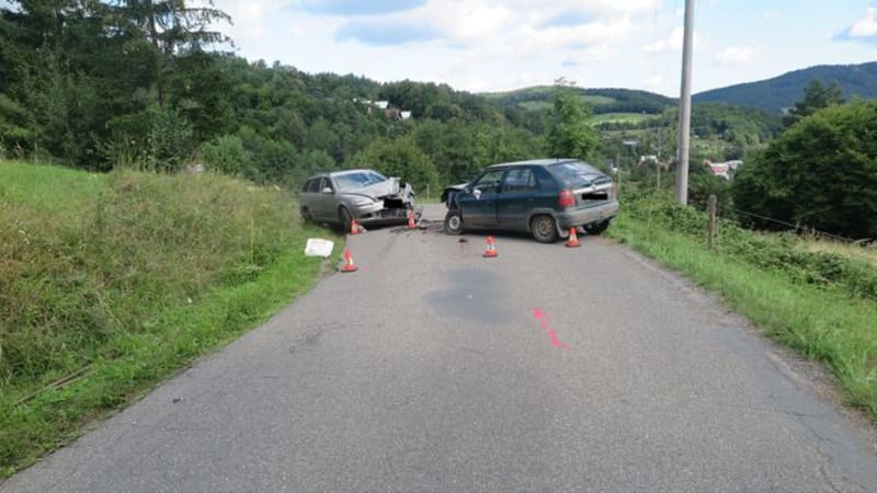 Zdrogovaný řidič boural na Zlínsku.