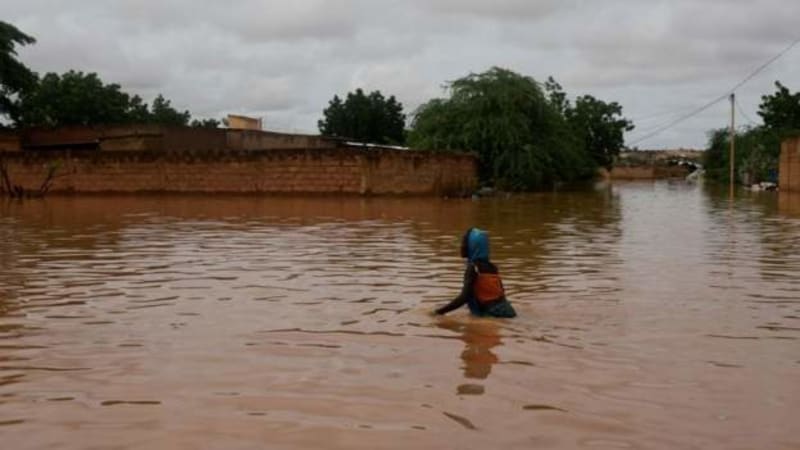 Nejméně 45 obětí si vyžádaly povodně v Nigeru, kvůli kterým muselo více než 226 000 lidí opustit své domovy.