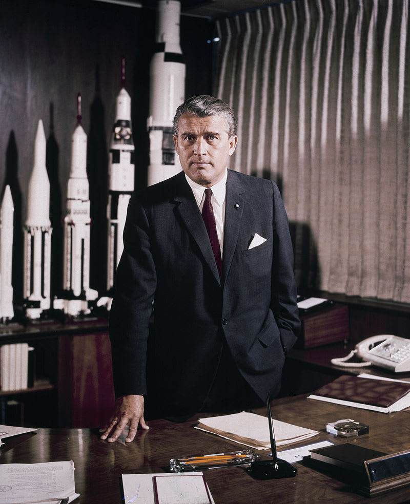 Zásadní inženýr NASA Wernher von Braun byl původně ve službách Hitlera