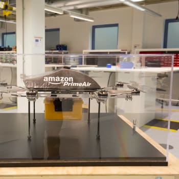 Jeden z dronů z flotily Prime Air, doručovatelské služby Amazonu.