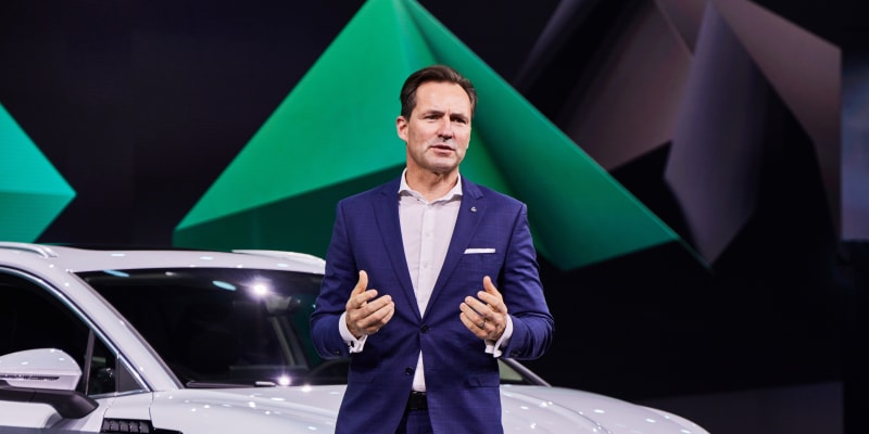 Thomas Schäfer, nový šéf Škody Auto, na světové premiéře plně elektrického SUV Škoda Enyaq iV v Praze