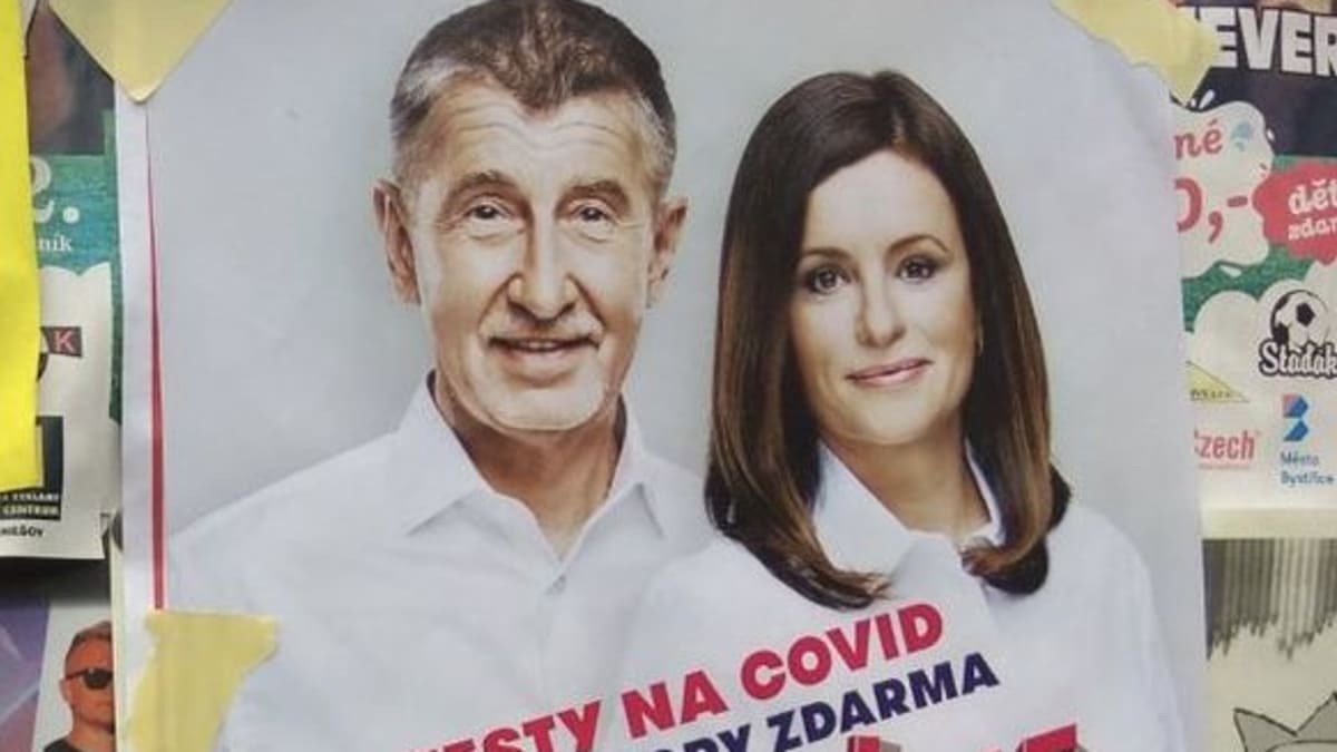 Premiér Andrej Babiš a středočeská hejtmanka Jaroslava Pokorná Jermanová na předvolebním plakátu.