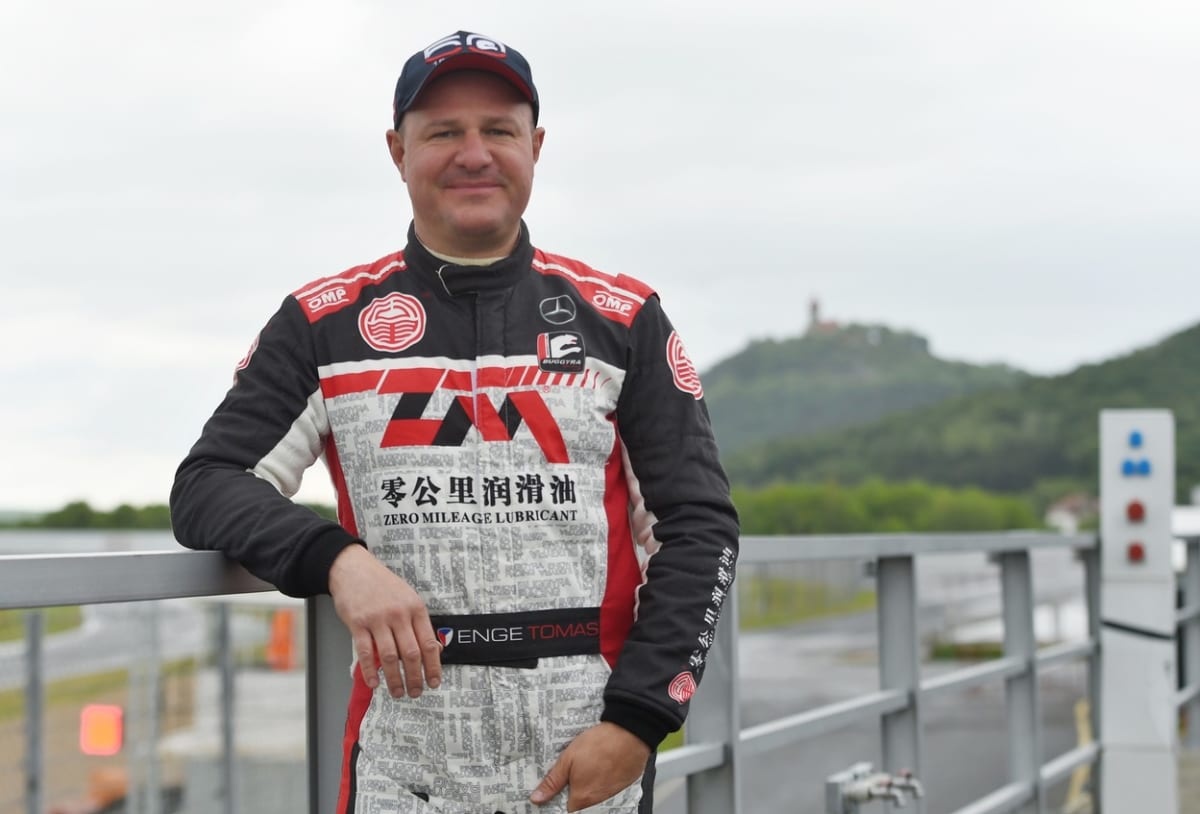 Tomáš Enge je jediný muž z České republiky, který si vyzkoušel, jaké je to závodit v seriálu F1.