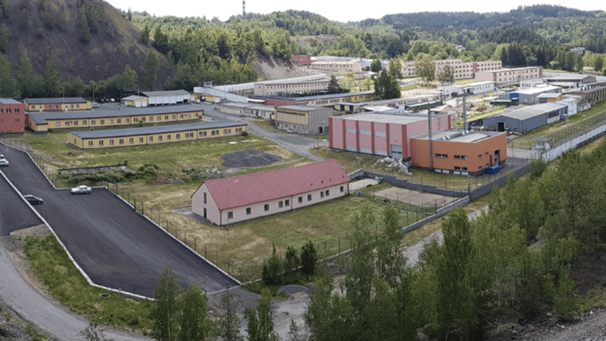 Pohled na věznici v Příbrami, kde se mezi vězni rozšířil koronavirus. (Ilustrační snímek, zdroj: Vězeňská služba ČR)