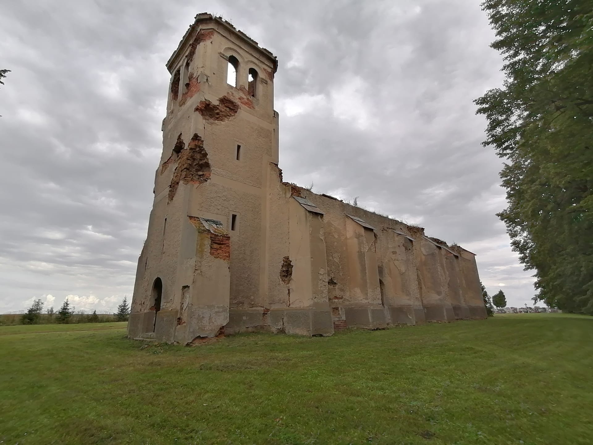 Nowa Cerekwia, válkou rozstřílený kostel sv. Václava