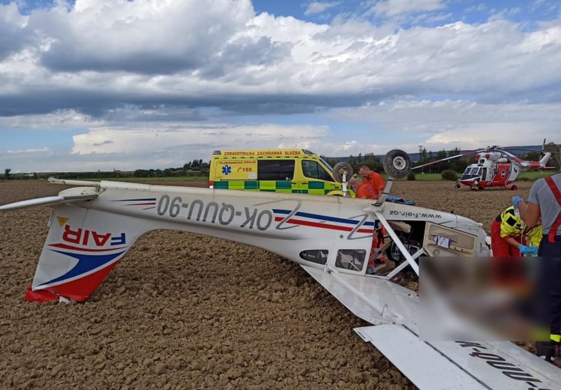 Poblíž dálnice D5 havarovalo malé letadlo (Zdroj: Krimi Plzeň)