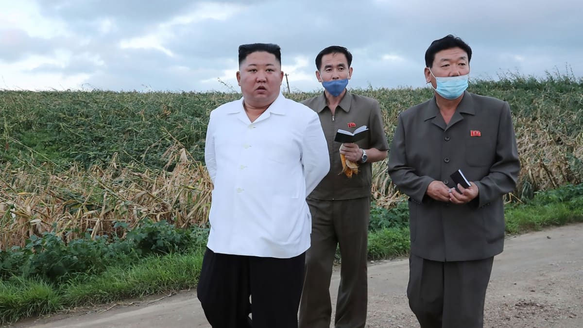 Kim Čong-un osobně navštívil regiony postižené tajfunem.