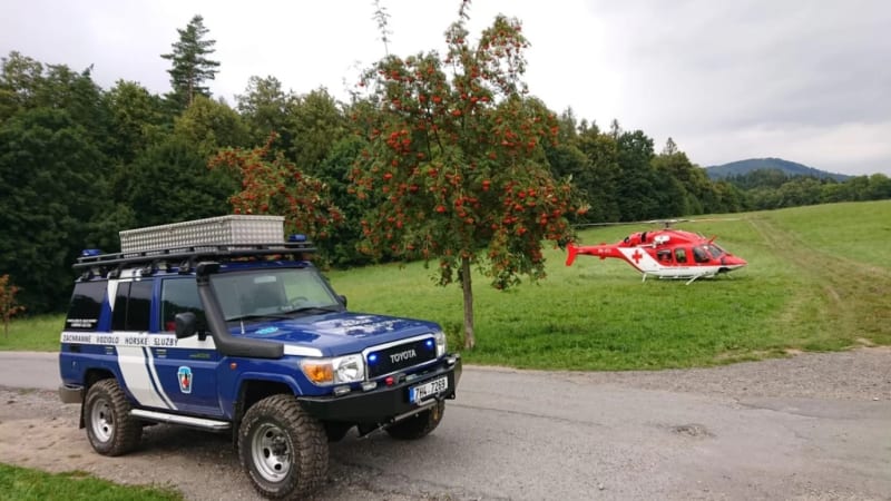 Na pomoc přiletěl i záchranný vrtulník z Olomouce.