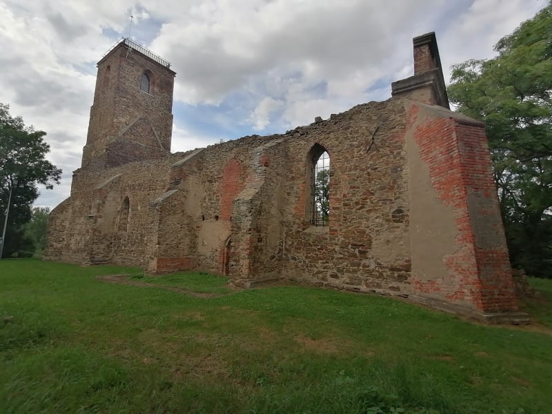 Włodzienin, rozstřílený kostel sv. Mikuláše zničeného na jaře 1945