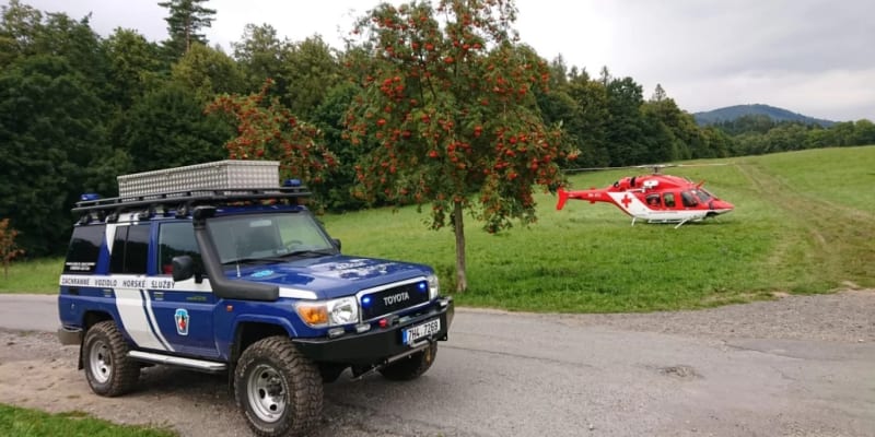 Na pomoc přiletěl i záchranný vrtulník z Olomouce.