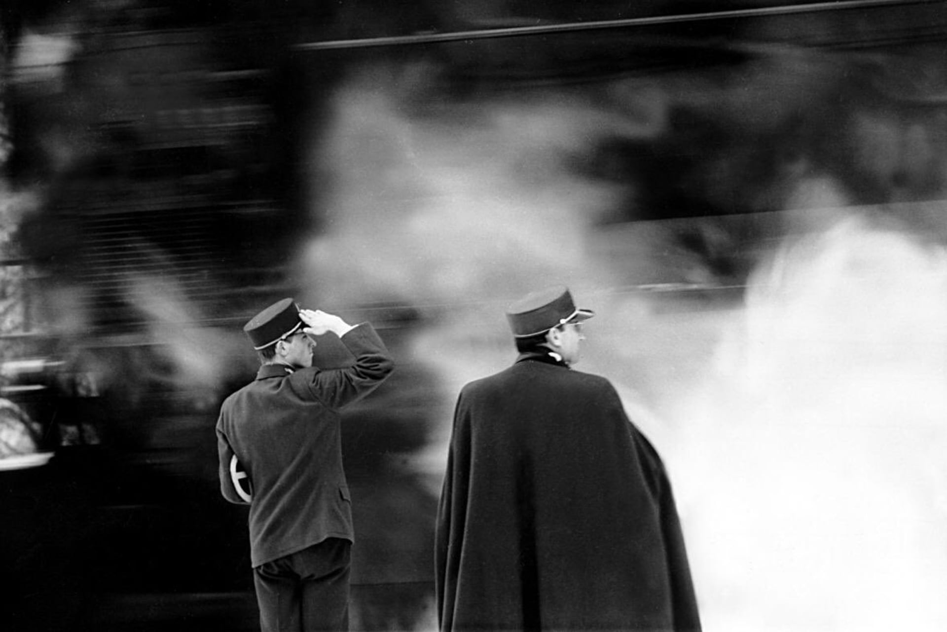 Publikum i odborníky zaujal Menzel hned svou první režií, kterou byla adaptace Hrabalovy povídky Smrt pana Baltazara ve filmu Perličky na dně (1965)