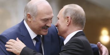 Kauza Vrbětice měla odvrátit pozornost od atentátu na Lukašenka, píší v Rusku