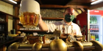 Přehledně: Zavřené bary a restaurace v Praze, od 10. září roušky uvnitř po celé ČR