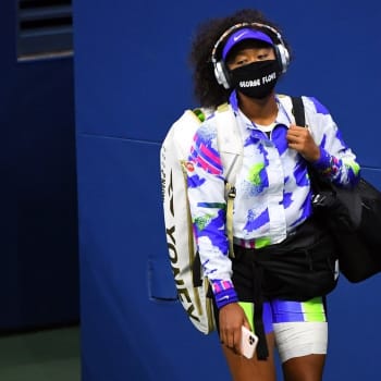 Naomi Ósakaová na letošním US Open rouškou připomíná afroamerické oběti nejen policejního násilí