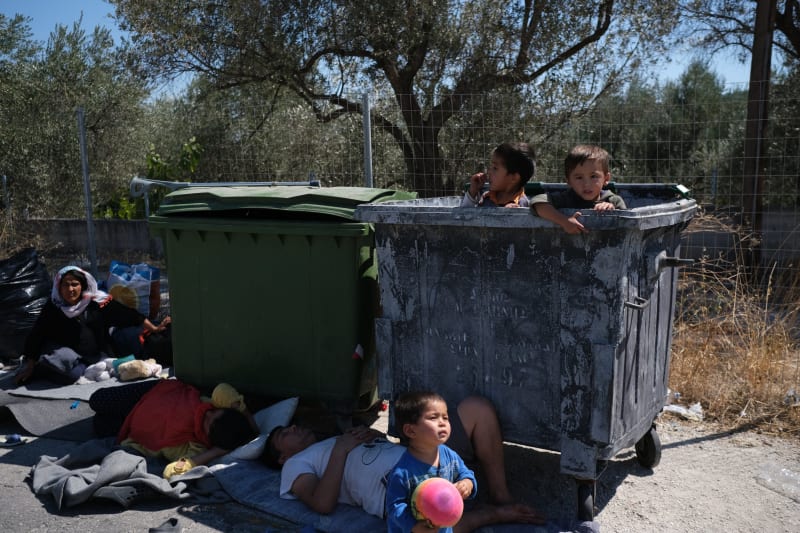 Mluvčí řecké vlády uvedl, že nikomu jinému úřady ostrov blízko tureckých břehů opustit nepovolí.