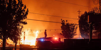 Apokalypsa, naříkají lidé. Západ USA hoří, půl milionu evakuovaných z Oregonu, 15 obětí
