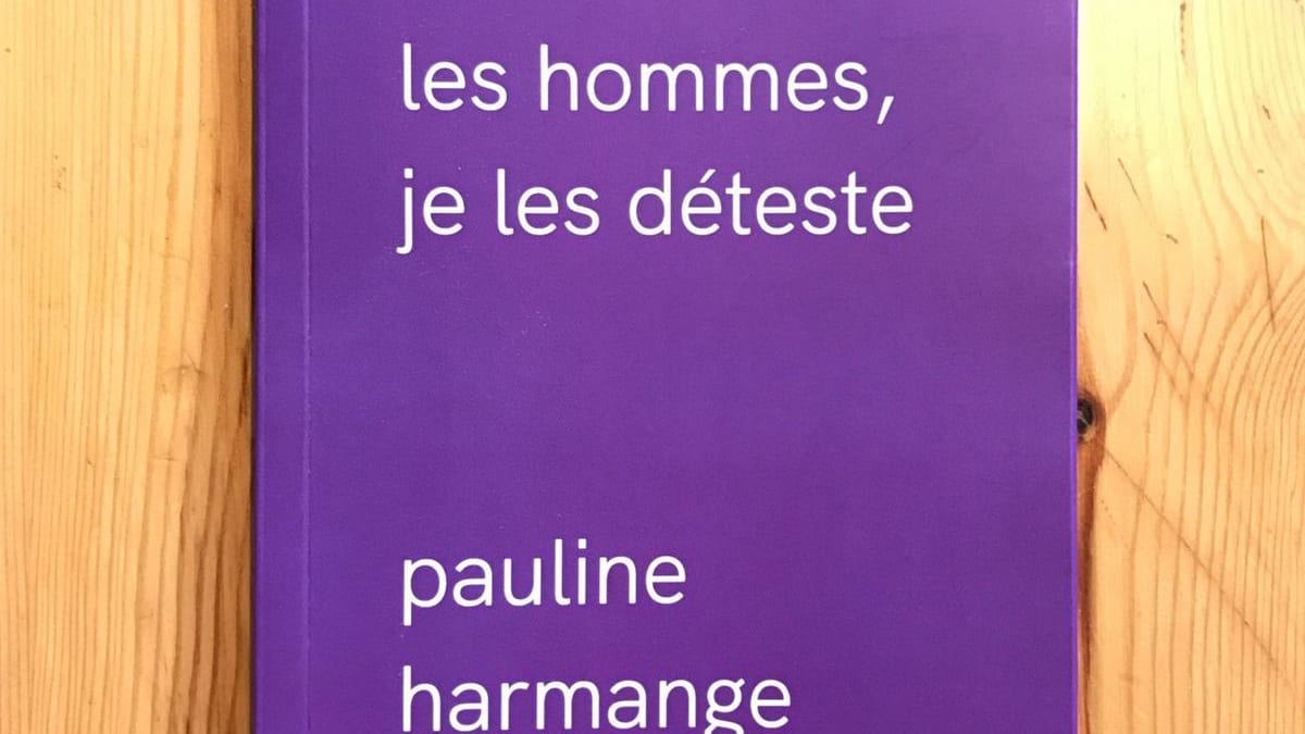Aktivistka Pauline Harmangeová napsala knihu Nenávidím muže, ve které nabádá ženy, aby znovu objevily sílu ženských vztahů.