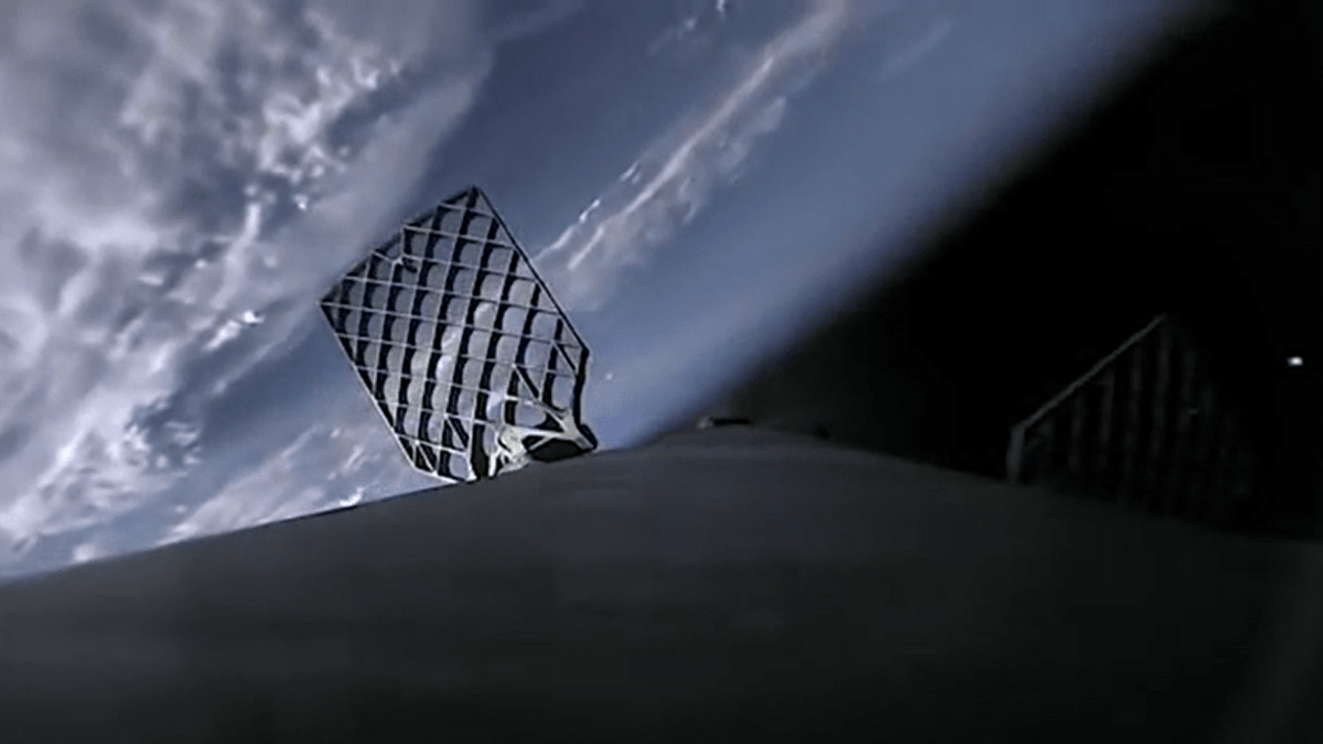 Záběry z letu rakety Falcon 9