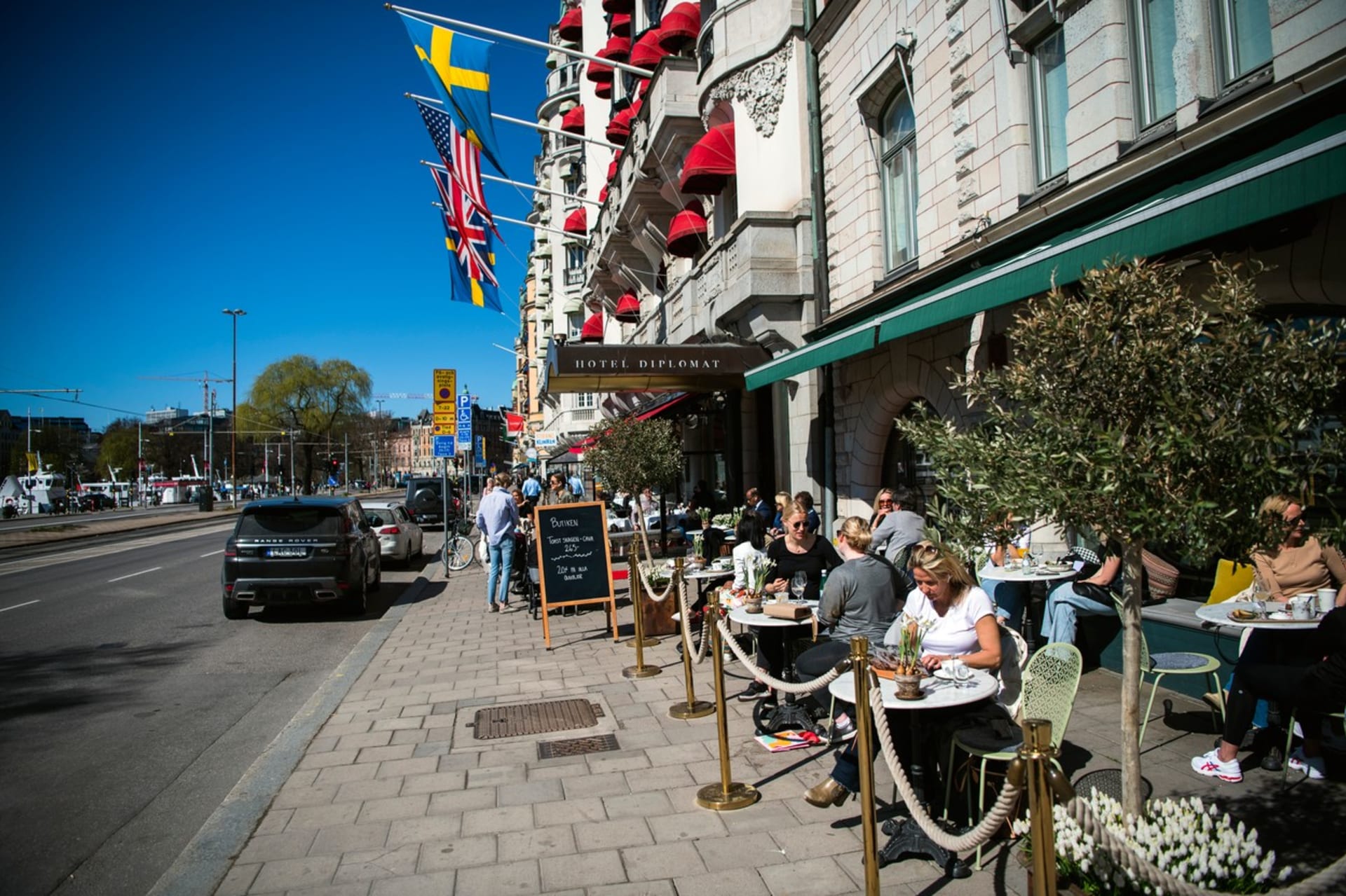 Zatímco většina evropských států se v dubnu letošního roku tzv. uzavřela, Švédové mohli posedávat v restauracích.