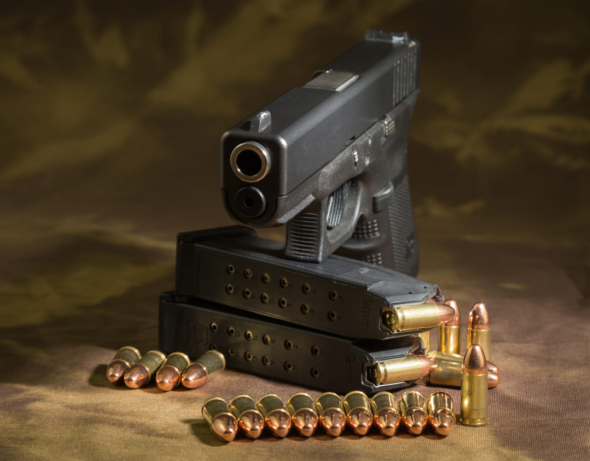 Glock 22 je oblíbený pro svou přesnost a spolehlivost. 