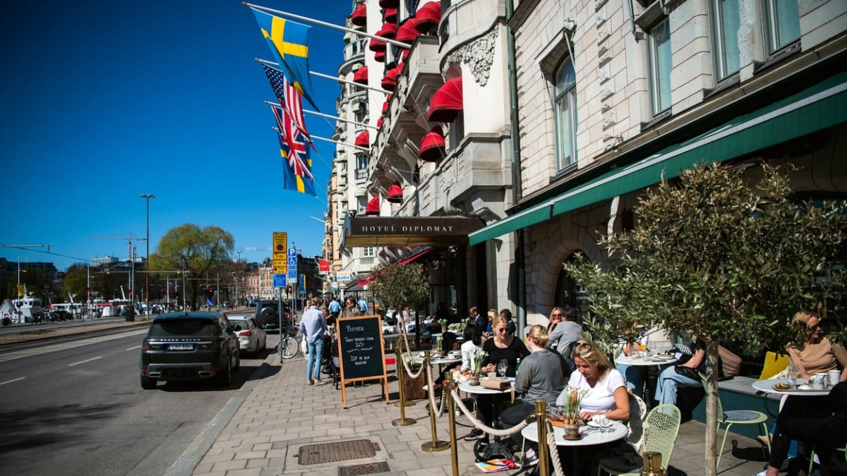 Zatímco většina evropských států se v dubnu letošního roku tzv. uzavřela, Švédové mohli posedávat v restauracích.