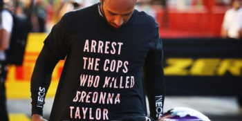 Lewis Hamilton v problémech kvůli nápisu na tričku? Žádal zavřít vrahy Breonny Taylor