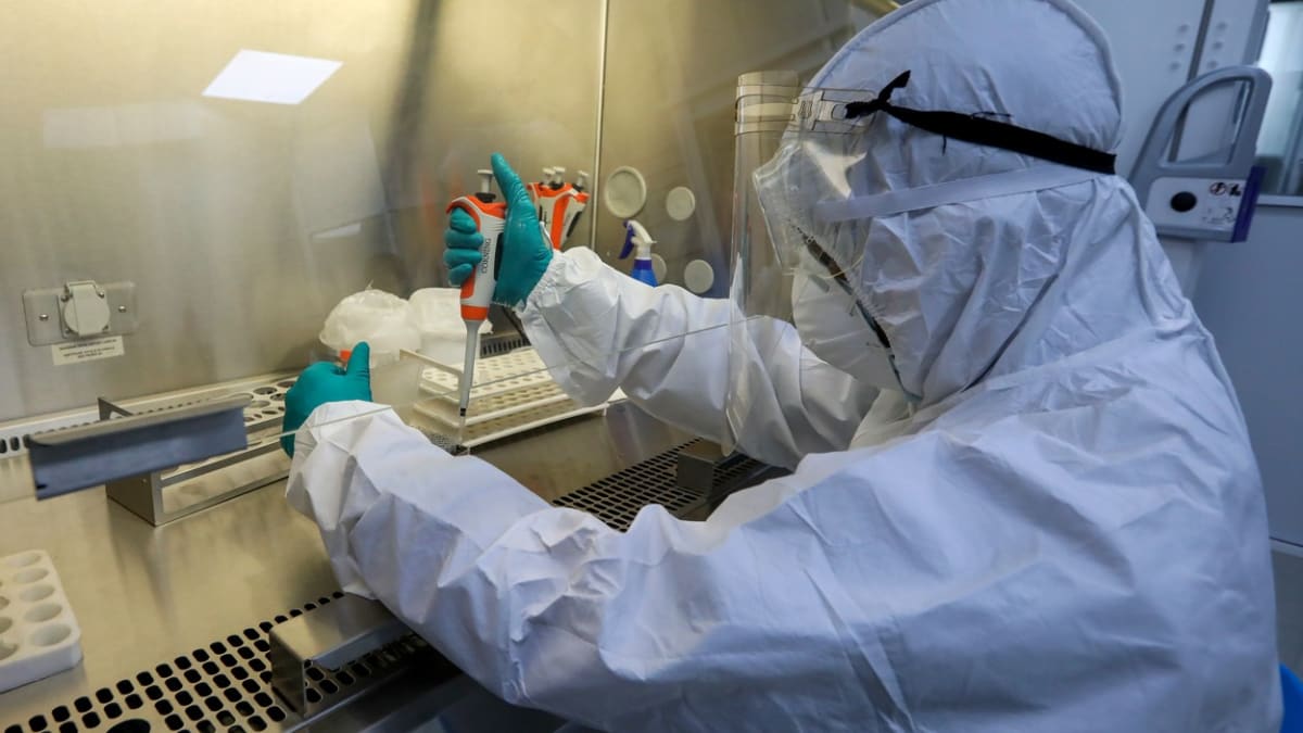Brněnská laboratoř Elisabeth Pharmacon objevila díky sekvenování vzorků pacientů s covidem dosud nepopsanou mutaci koronaviru. (Ilustrační foto)