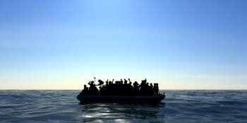 U Libye se převrhla loď s migranty mířícími do Evropy, mrtvých může být až 24