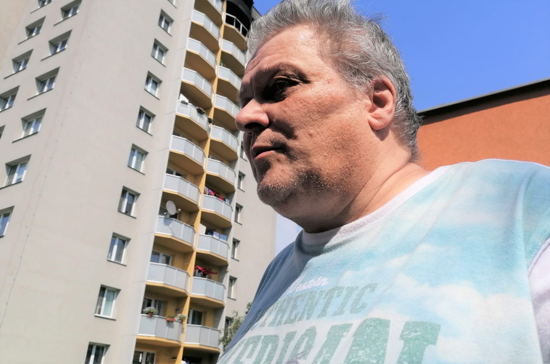 Zdeněk Zezula stále žije v osudovém jedenáctém patře bohumínského  věžáku