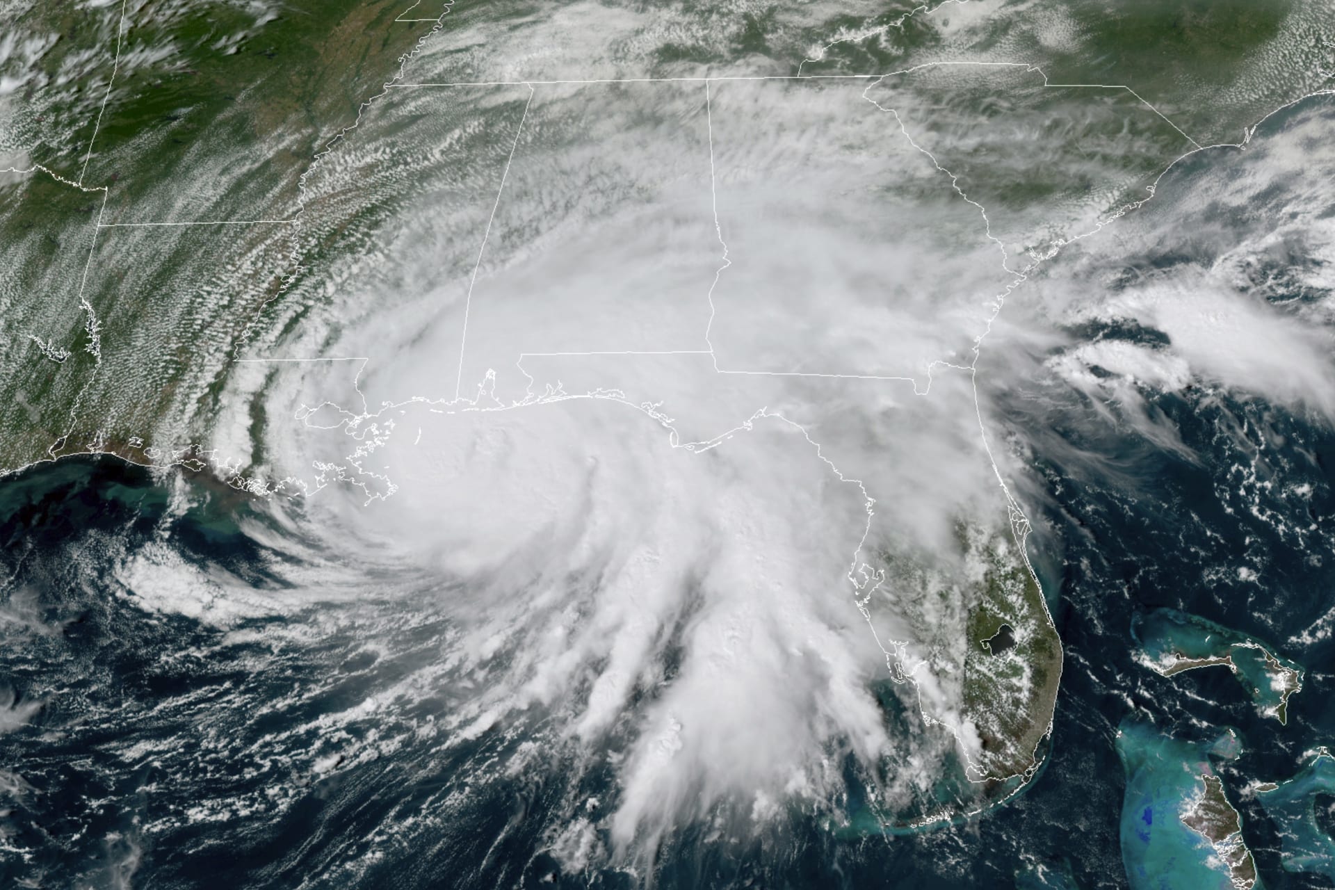 Bouře Sally zesílila na hurikán druhé kategorie. Blíží se k jihu Spojených států. 