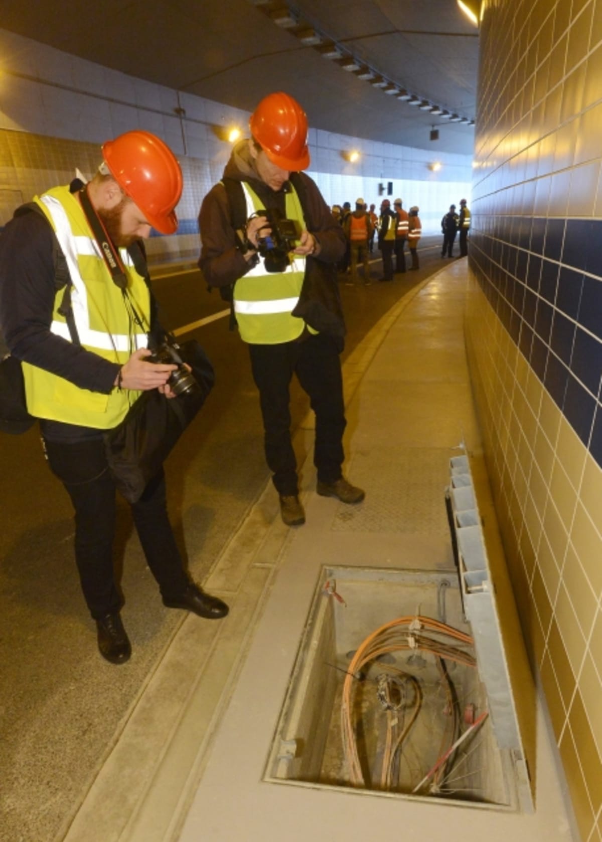 Kvůli zatékající vodě bylo v tunelu potřeba vyměnit více než 56 kilometrů kabelů