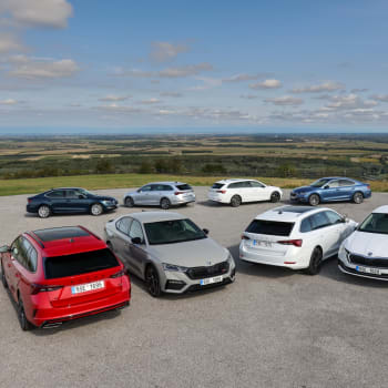 Škoda Octavia se nyní chlubí nejpestřejší nabídkou pohonů v historii, Nechybí benzin, nafta, plyn ani hybridy.