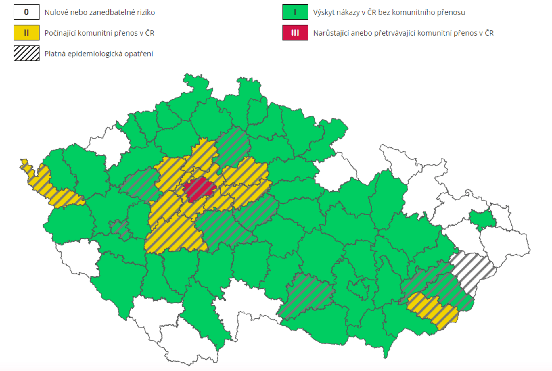 Praha na mapě regionů podle rizika nákazy covidem zčervenala.