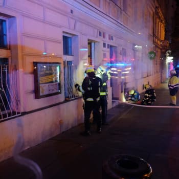 V domě v Praze 6 hořelo, kvůli úniku plynu evakuováno deset lidí