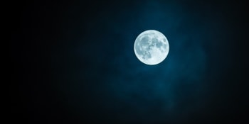 Unikátní podívaná. Poprvé od druhé světové války bude celosvětově k vidění modrý Měsíc