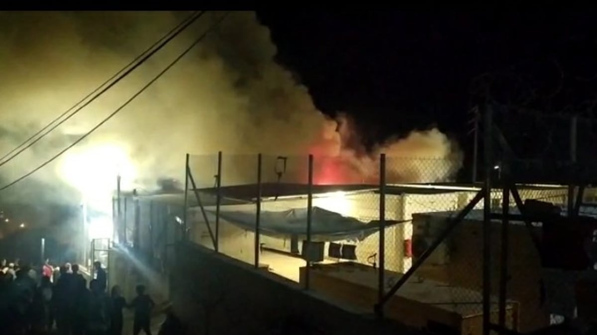 V migračním táboře na řeckém ostrově Samos opět hořelo. 