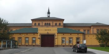V plzeňské věznici na Borech uhořel vězeň, usnul s cigaretou v ústech