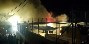 V migračním táboře na řeckém ostrově Samos opět hořelo. Oheň se podařilo uhasit