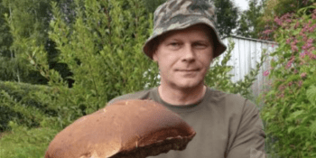 Hřib o hmotnosti 1,6 kilogramu našel v Polsku muž, který houby ani nesbírá