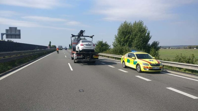 Dálnici D1 zablokovala vážná nehoda na 210. kilometru ve směru na Prahu.