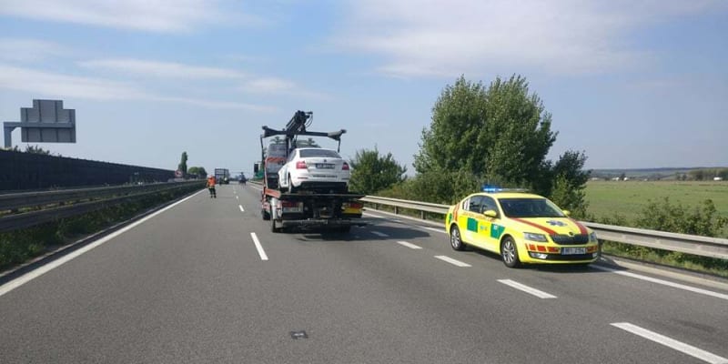 Dálnici D1 zablokovala vážná nehoda na 210. kilometru ve směru na Prahu.