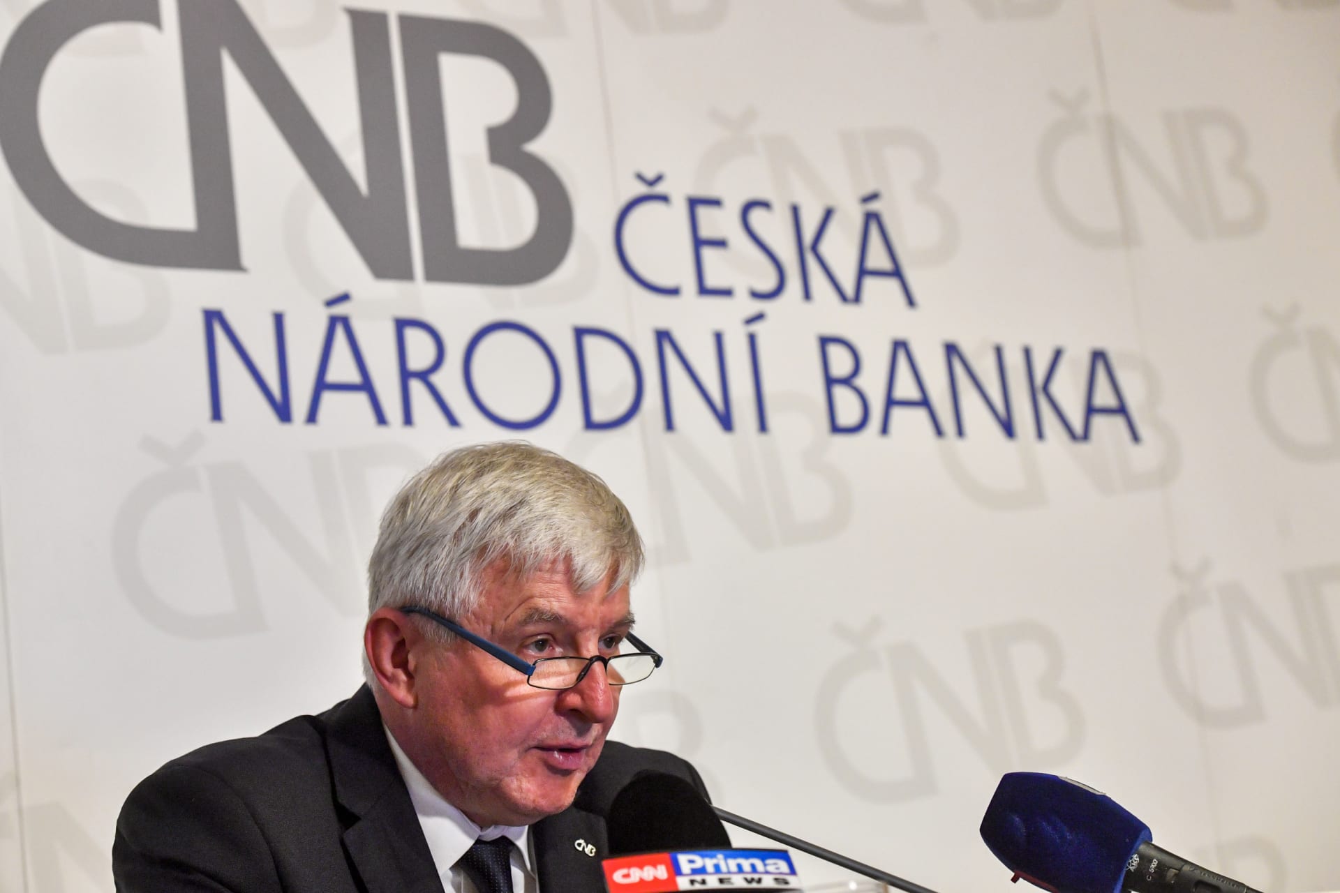 Většina členů bankovní rady ČNB rozhodla o zvýšení základní úrokové sazby o jeden procentní bod.