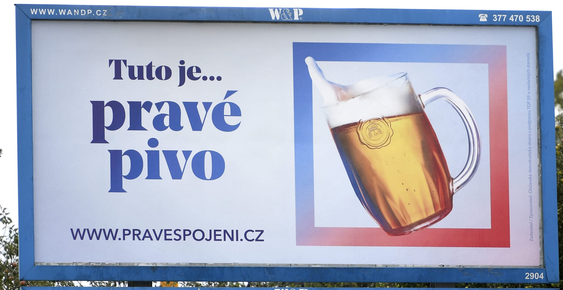 „Toto je pravé pivo“, objevilo se na některých billboardech v Plzeňském kraji. Na první pohled nelze vůbec poznat, zda jde o reklamu na Plzeňský prazdroj, či něco jiného. Při bližším zkoumání lze zjistit, že se jedná o předvolební kampaň ODS a TOP 09, kterou se strany rozhodly pojmout jako spojení pravice. Na dalším ze svých místních plakátů pak vkládají panorama Šumavy se sloganem „Toto je pravá Šumava“.