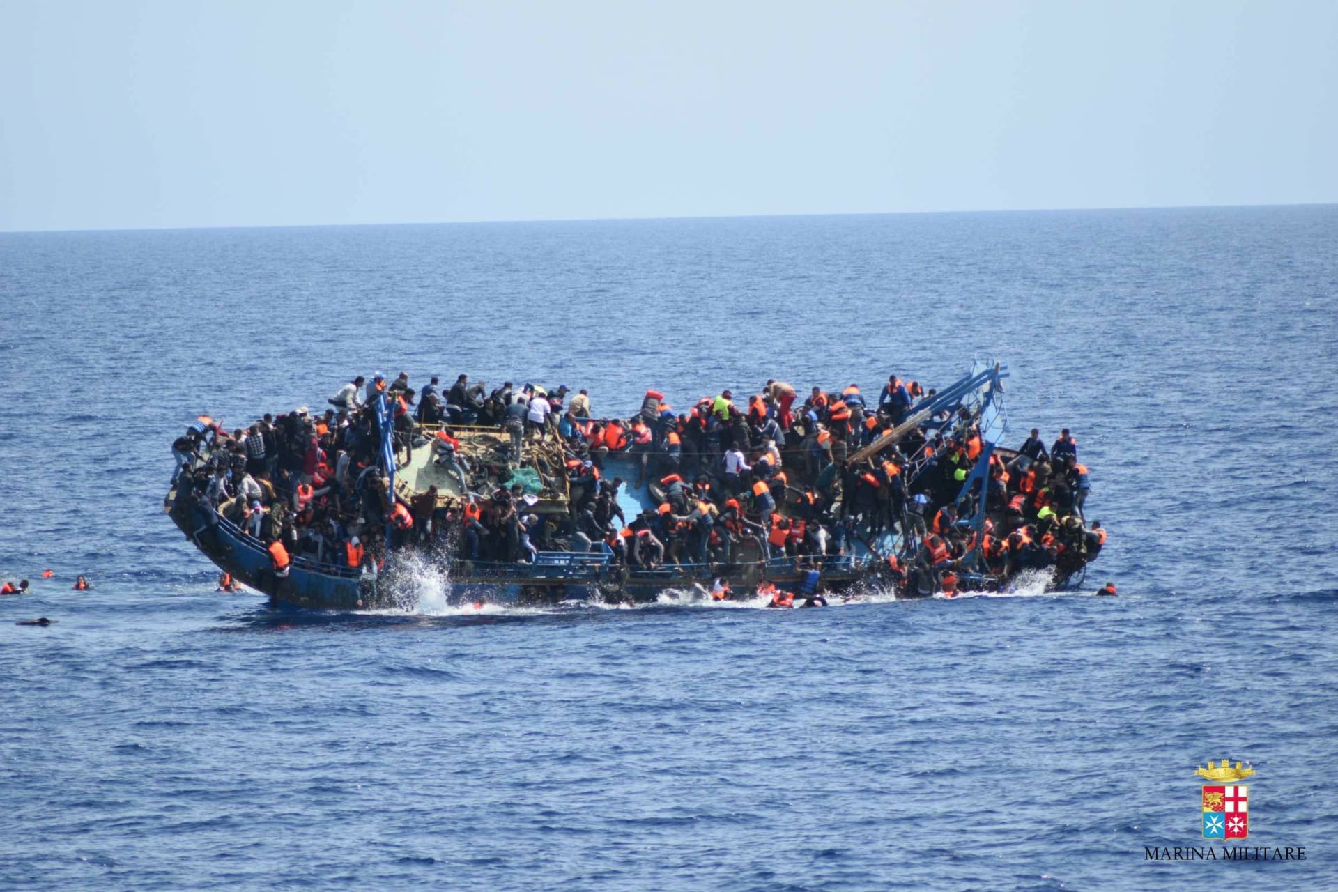U Tuniska se utopilo 23 migrantů. Do Evropy jich letos připluly desítky tisíc.