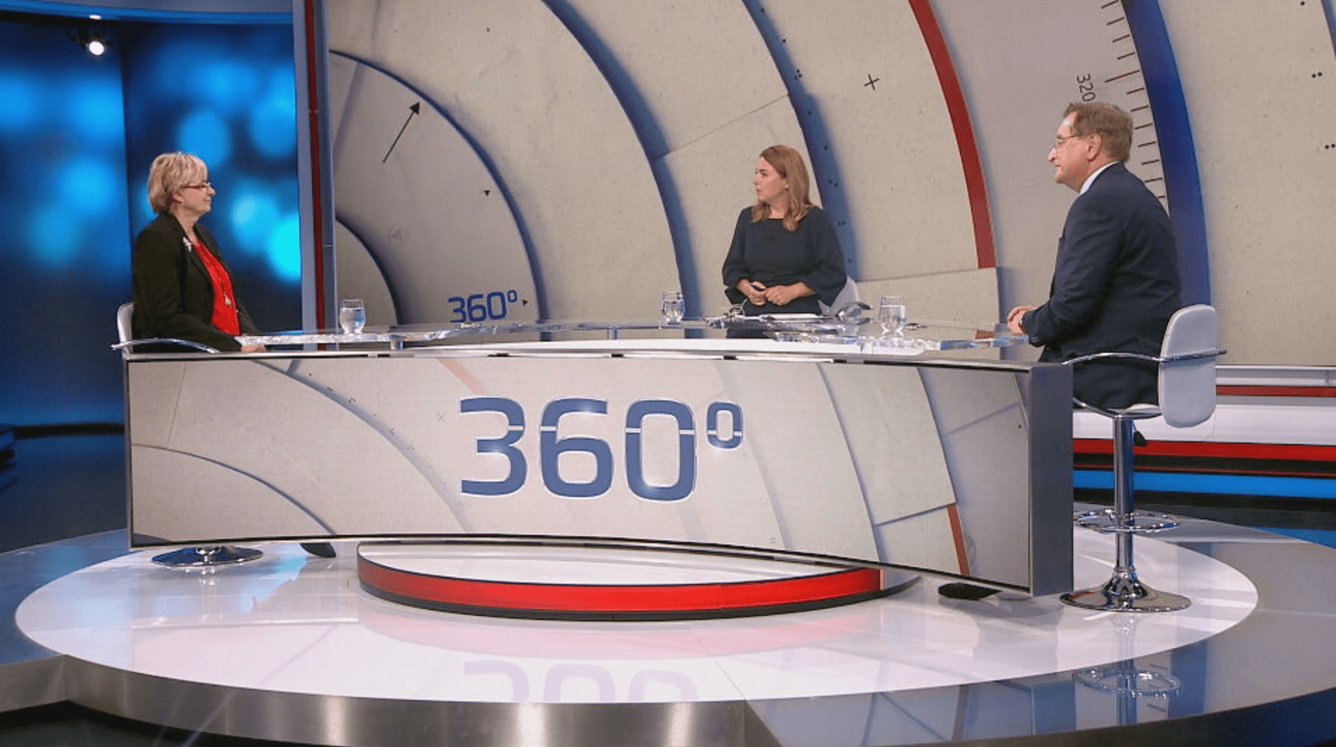 Novinářka Pavlína Wolfová moderuje pořad 360 na CNN Prima NEWS.