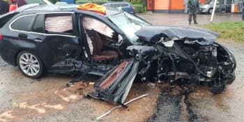 Vážná nehoda na Chrudimsku. Při střetu dvou vozidel se zranilo osm lidí včetně dětí