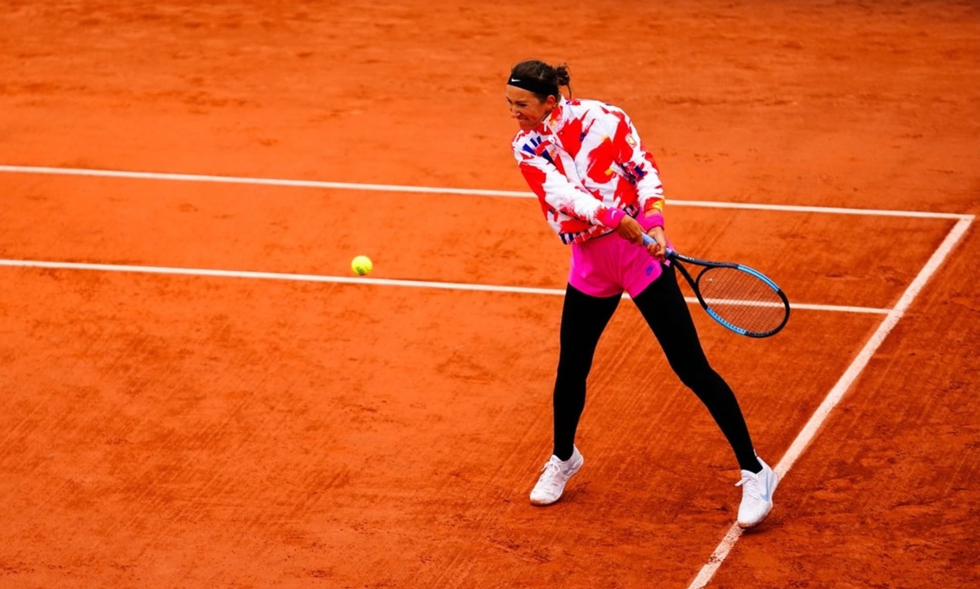 Hráči a hráčky se museli během prvního dne Roland Garros teple obléct. Vyprávět by mohla například Běloruska Viktoria Azarenková.