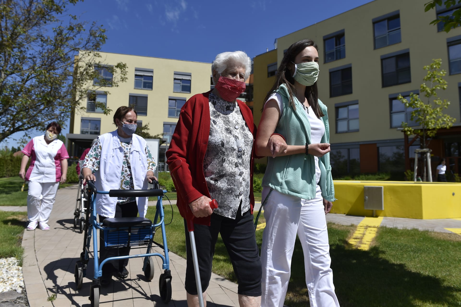 Pražský městský soud zrušil nařízení ministerstva zdravotnictví o pravidelném testování pracovníků v domovech pro seniory či postižené nebo v léčebnách. (Ilustrační foto)