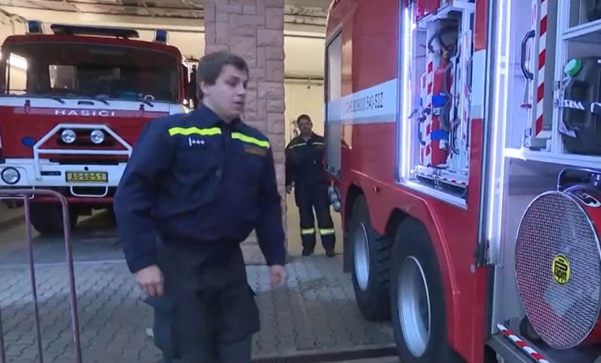 Hned 27 pražských hasičů muselo do karantény. Sbor přijímá potřebná opatření.
