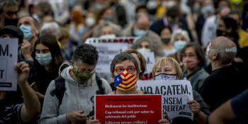 Sesazení katalánského premiéra potvrdil španělský tribunál. Separatisté protestují
